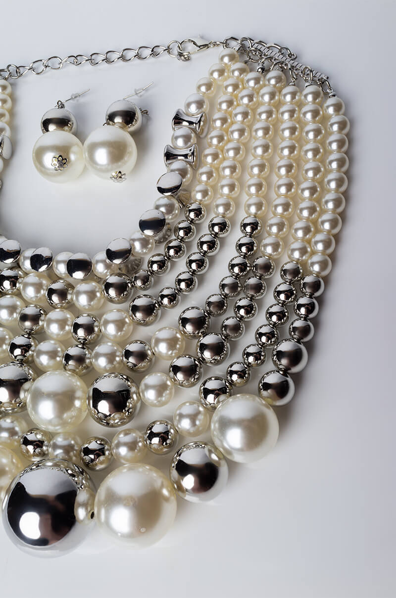 A PEARL VISION STATEMENT NECKLACE